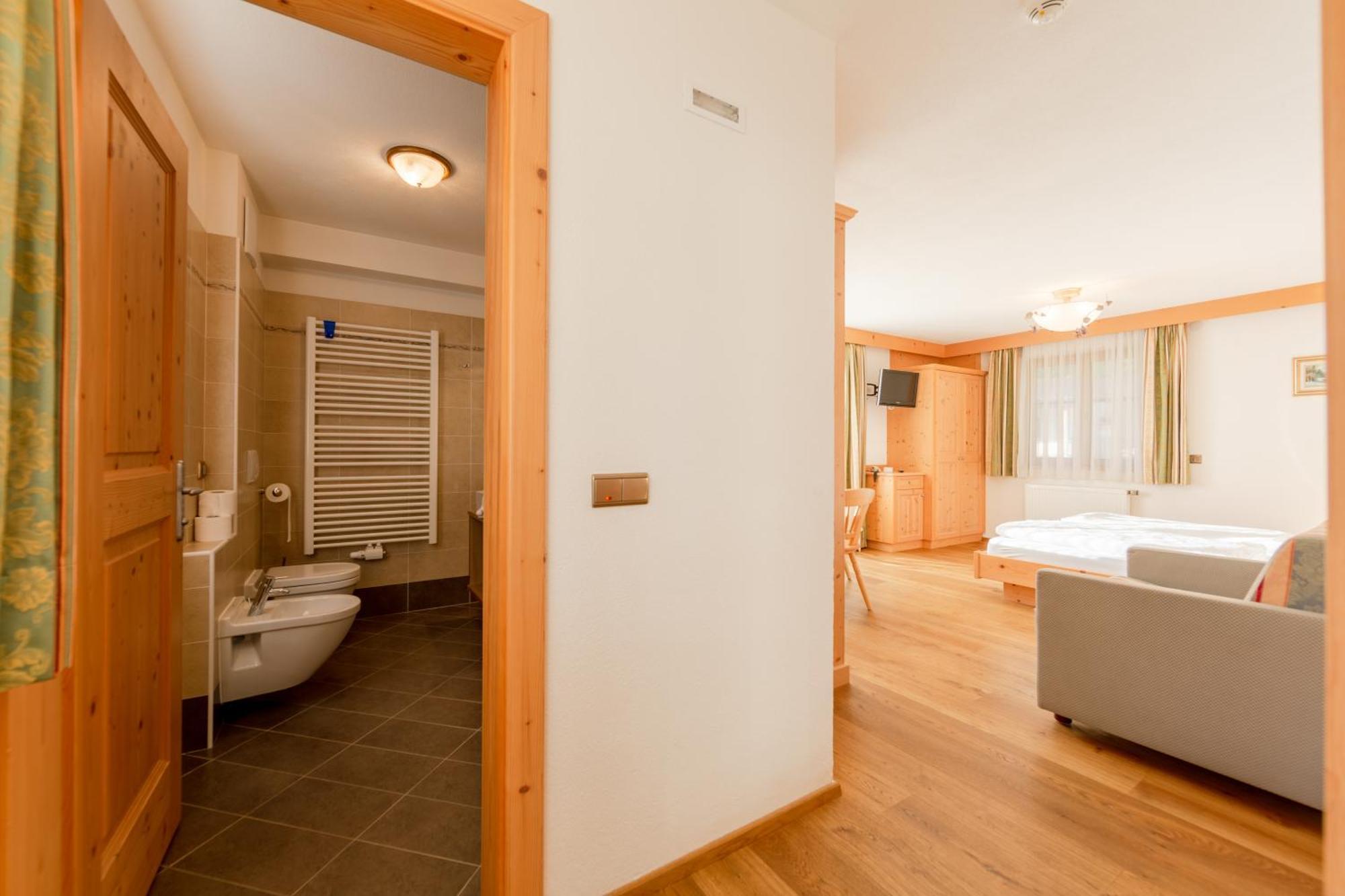 Residence Gruene Laterne - Lanterna Verde Sexten Bilik gambar