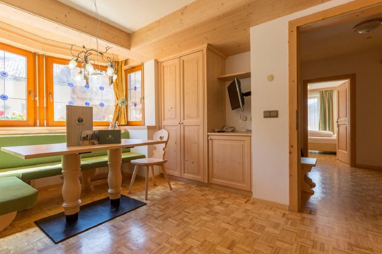 Residence Gruene Laterne - Lanterna Verde Sexten Luaran gambar